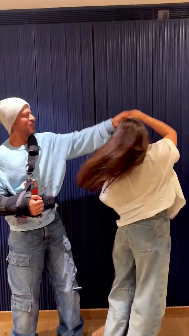 7 Momen Shah Rukh Khan dan Rani Mukerji reuni menari bareng, bikin nostalgia plus baper