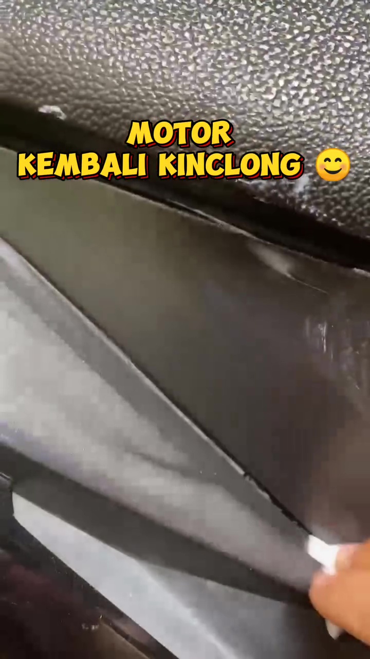 Bukan pakai semir, wanita ini bagikan trik menghitamkan body motor kusam bermodal 1 bahan dapur