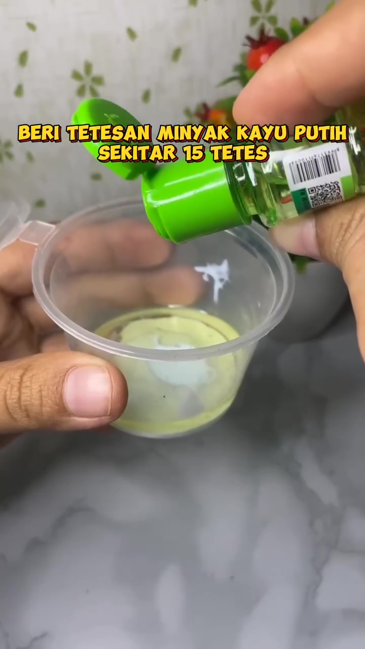 Bukan pakai semir, wanita ini bagikan trik menghitamkan body motor kusam bermodal 1 bahan dapur