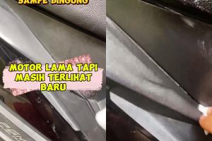 Bukan pakai semir, wanita ini bagikan trik menghitamkan body motor kusam bermodal 1 bahan dapur