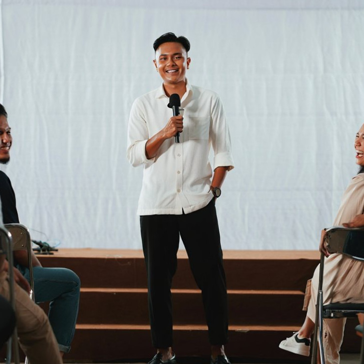 100 Tebak-tebakan lucu paling gokil untuk MC, rahasia acara jadi seru