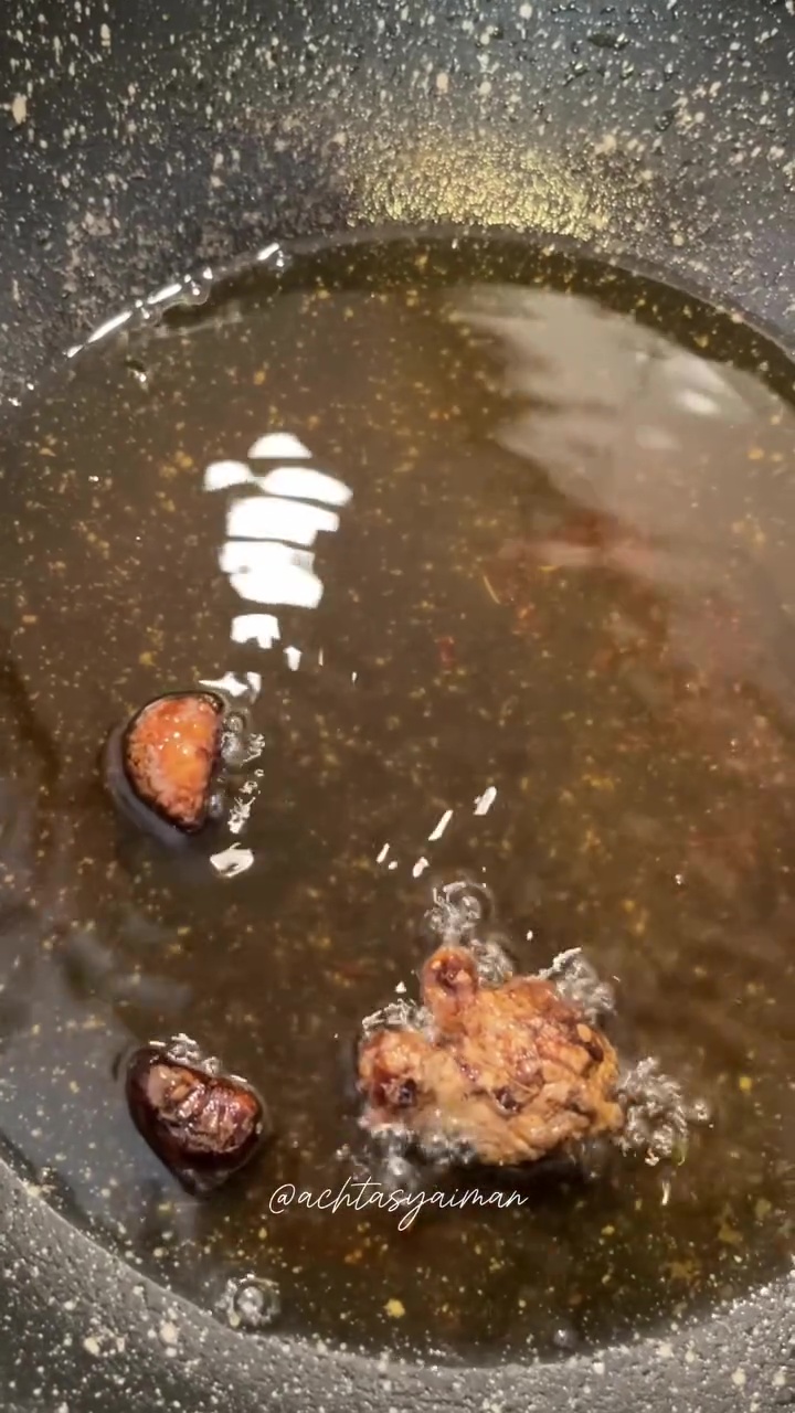 Stop pakai tepung saat goreng ikan jika tak ingin minyak keruh, gunakan 2 rempah ini agar tetap bersih