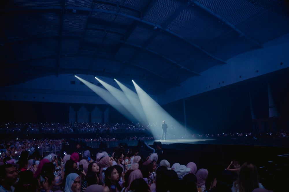 Baekhyun hadirkan malam penuh tawa, haru, dan energi tanpa batas lewat konser Reverie Jakarta 2025