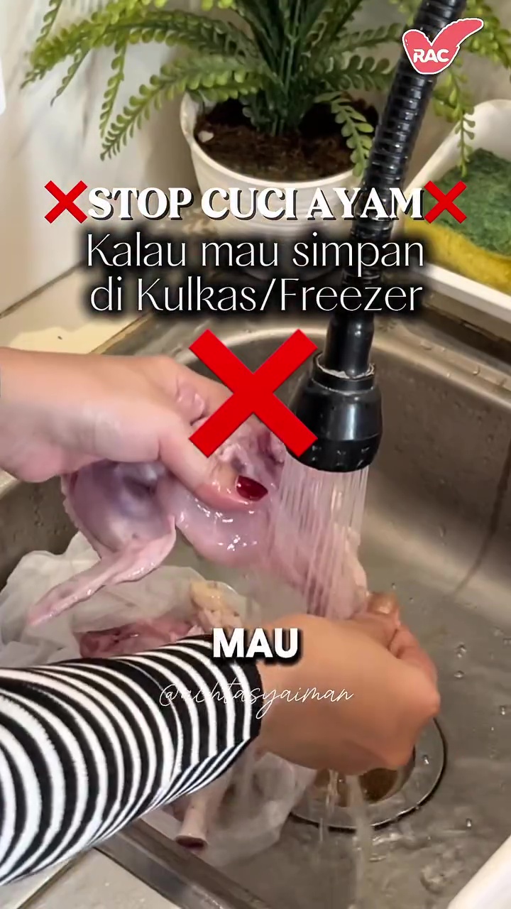 Masih penasaran, kenapa daging ayam tak boleh dicuci sebelum disimpan? Ini 3 alasan utamanya