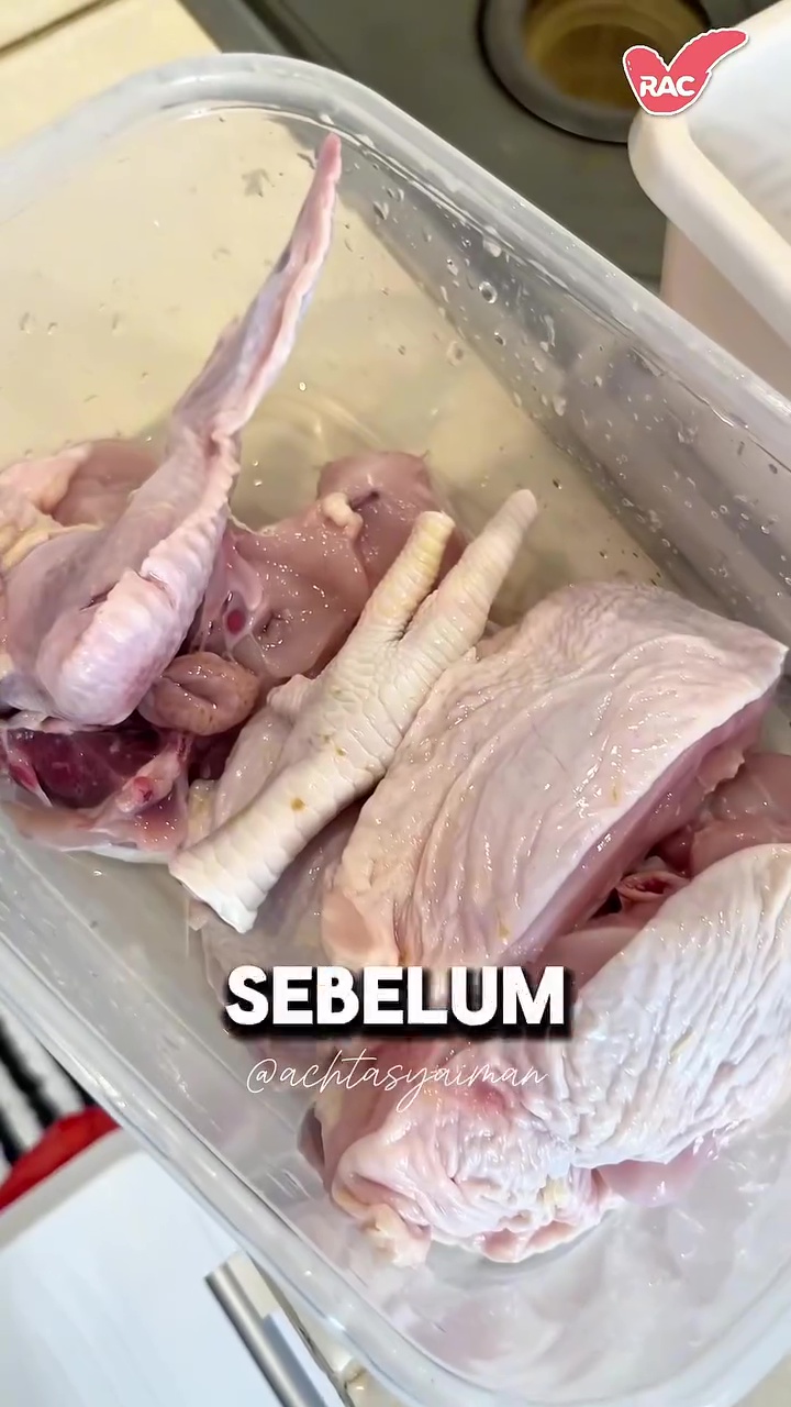 Masih penasaran, kenapa daging ayam tak boleh dicuci sebelum disimpan? Ini 3 alasan utamanya