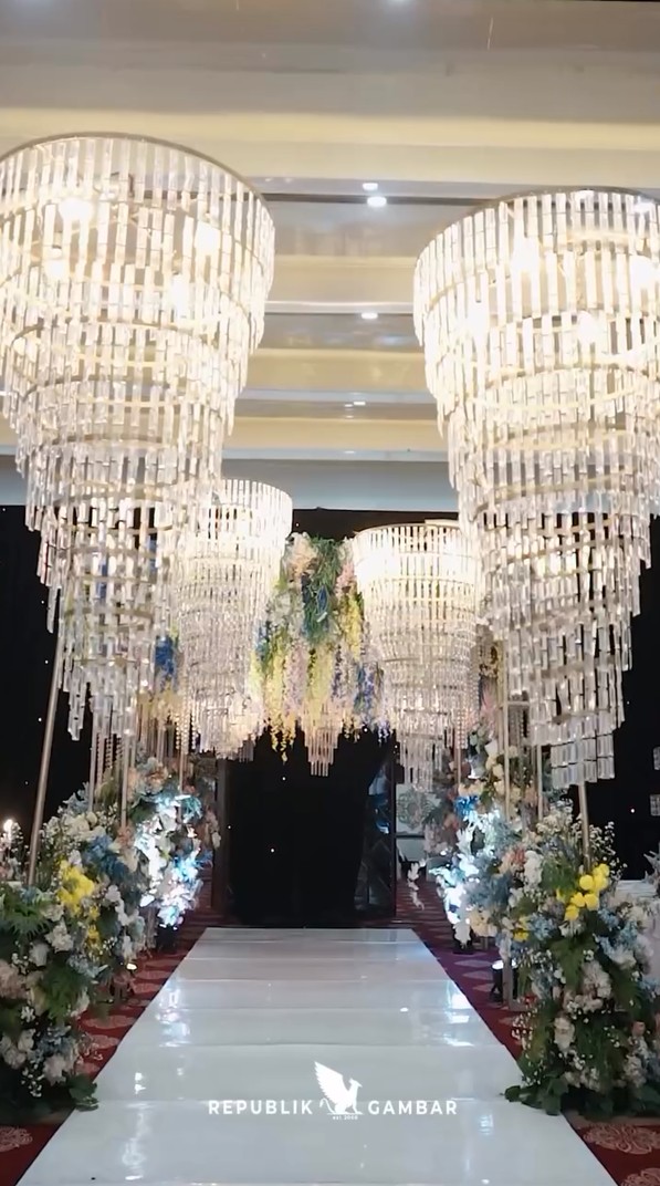 Paramitha Rusady pesta ulang tahun ke-59, acaranya dirayakan bak pesta pernikahan, ini 9 potretnya