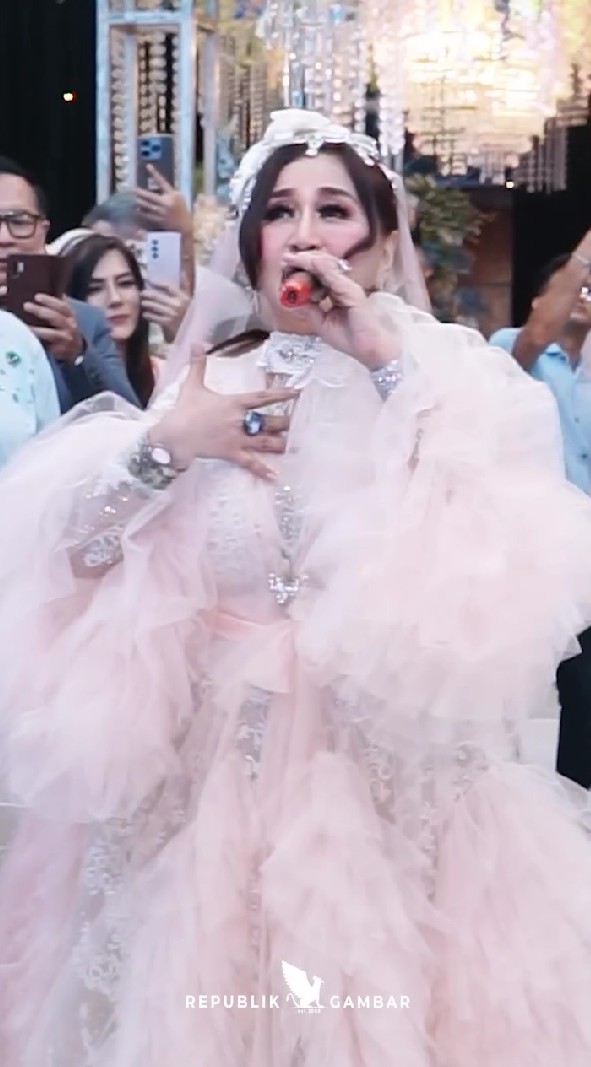 Paramitha Rusady pesta ulang tahun ke-59, acaranya dirayakan bak pesta pernikahan, ini 9 potretnya