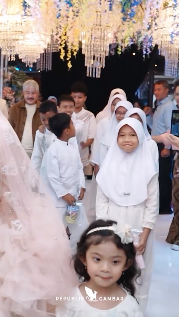 Paramitha Rusady pesta ulang tahun ke-59, acaranya dirayakan bak pesta pernikahan, ini 9 potretnya