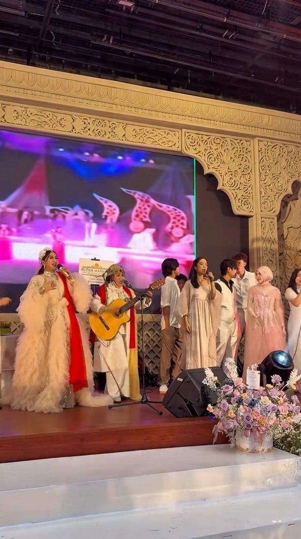 Paramitha Rusady pesta ulang tahun ke-59, acaranya dirayakan bak pesta pernikahan, ini 9 potretnya