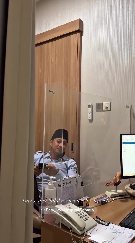 9 Potret Clara Shinta putuskan lepas KB usai kembali sandang status istri, bahagia ditemani suami