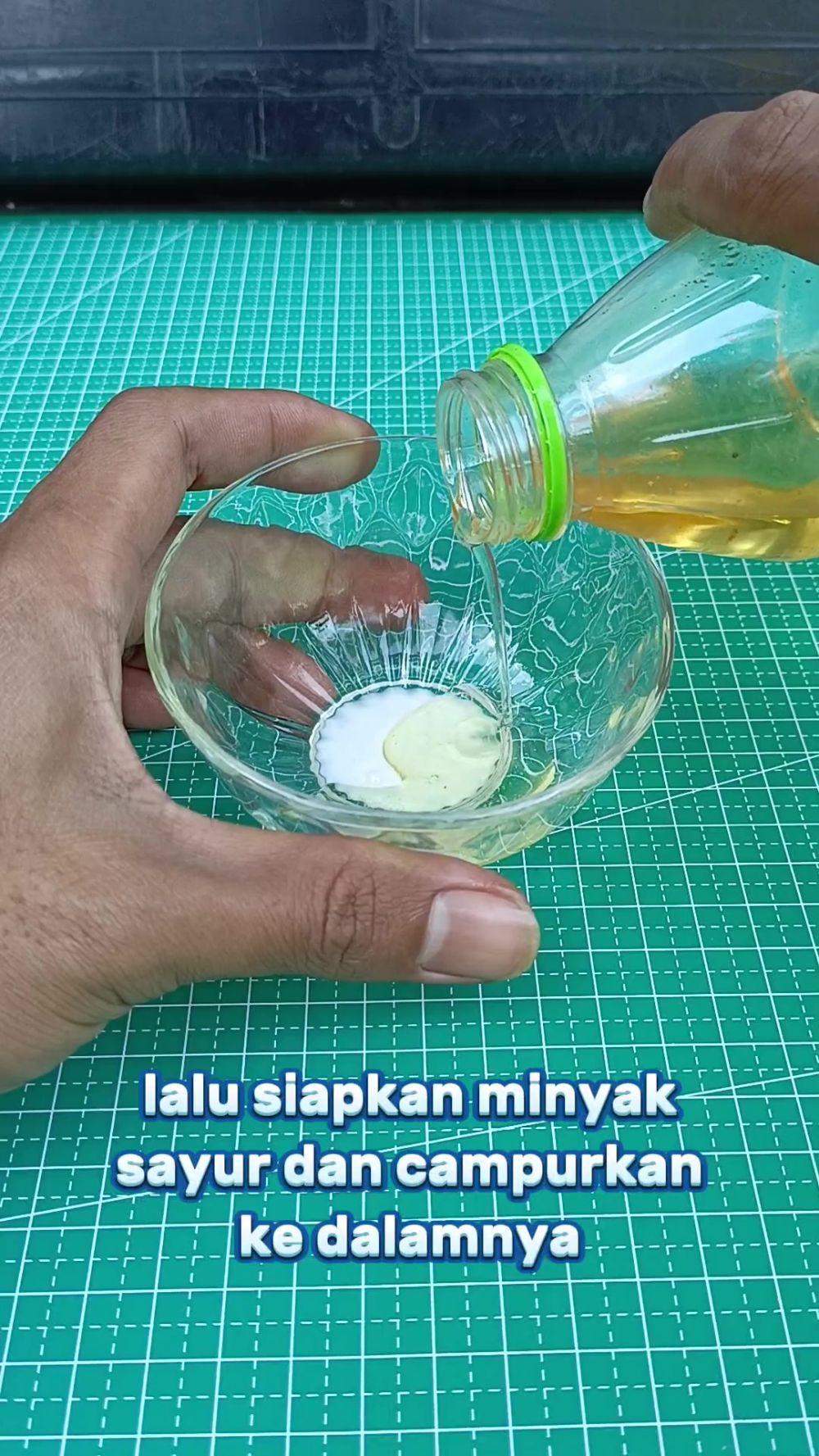 Cuma butuh 30 menit, kaca speedometer kusam dan retak jadi bening lagi bermodal 1 bahan dapur