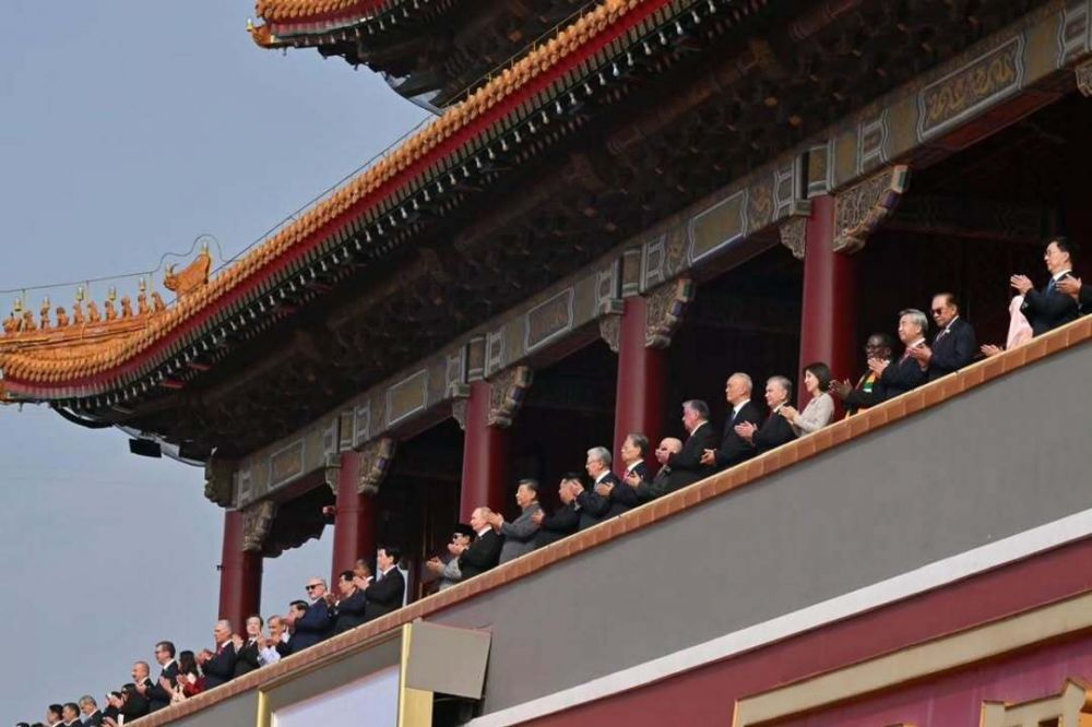 9 Potret Prabowo hadiri parade militer di China, duduk sejajar dengan Vladimir Putin dan Xi Jinping