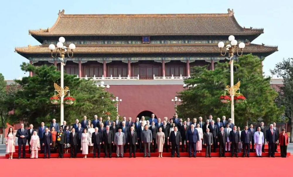 9 Potret Prabowo hadiri parade militer di China, duduk sejajar dengan Vladimir Putin dan Xi Jinping