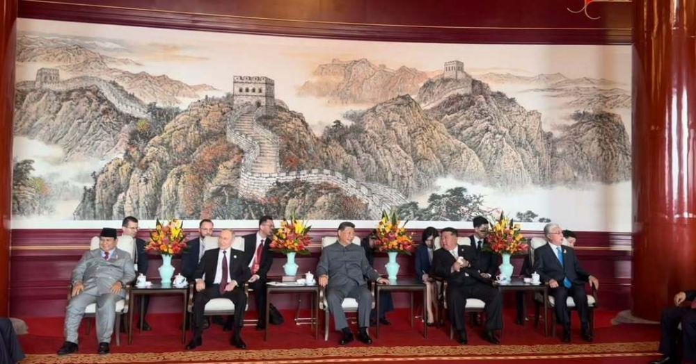 9 Potret Prabowo hadiri parade militer di China, duduk sejajar dengan Vladimir Putin dan Xi Jinping