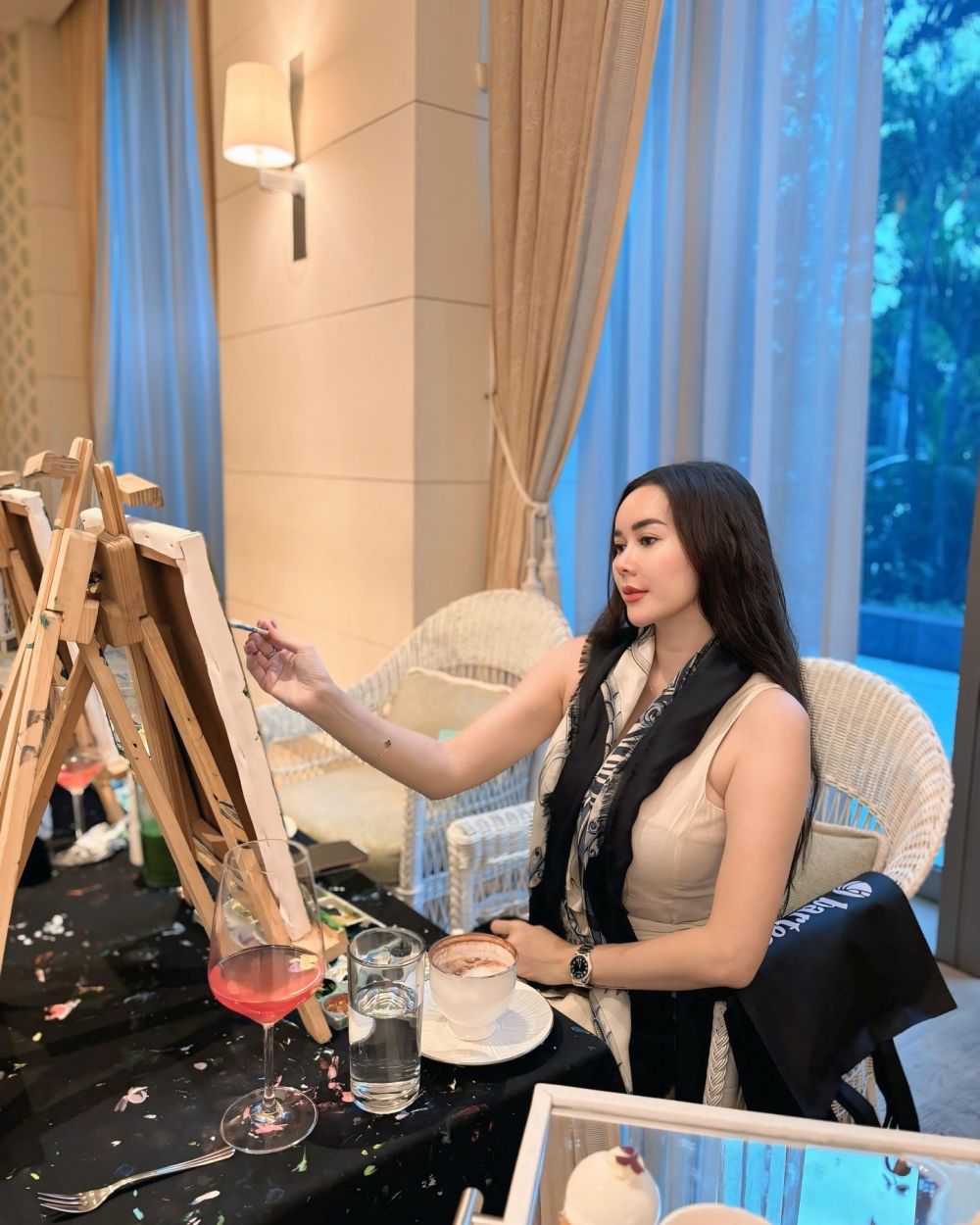 Lama tak muncul di layar kaca, 9 potret terbaru Aura Kasih ini manglingi pol sampai dikira oplas