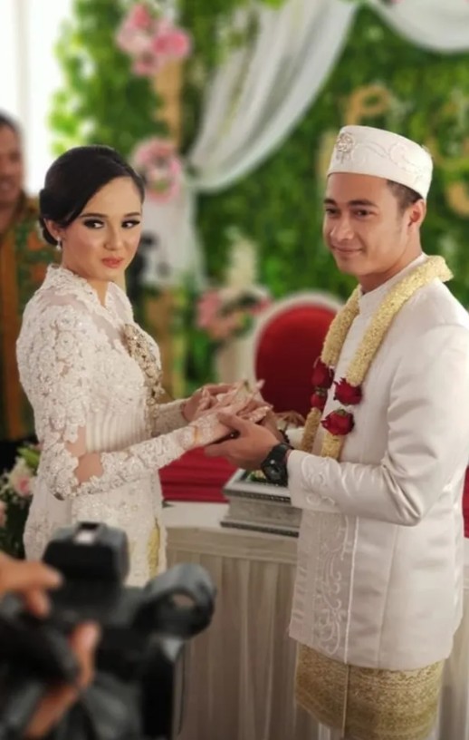 Dulu nikah tanpa restu ibu kini berujung cerai, ini 5 perjalanan cinta Eza Gionino dan Meiza Aulia