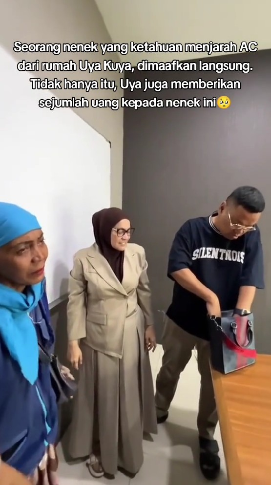 7 Potret Uya Kuya jumpa pelaku penjarah rumahnya, memaafkannya karena penghasilannya Rp30 ribu/hari