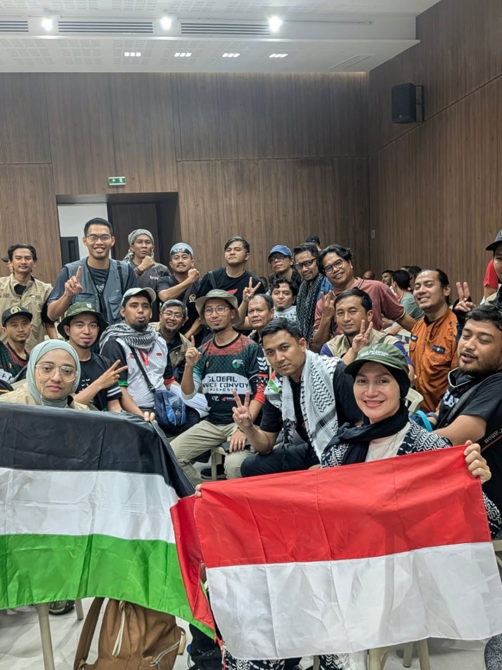 9 Potret Chiki Fawzi dan Wanda Hamidah ikut misi kemanusiaan ke Palestina, salurkan bantuan ke Gaza