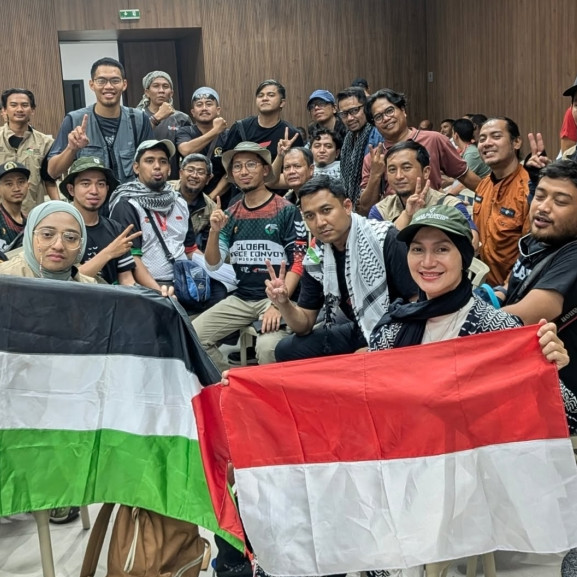9 Potret Chiki Fawzi dan Wanda Hamidah ikut misi kemanusiaan ke Palestina, salurkan bantuan ke Gaza