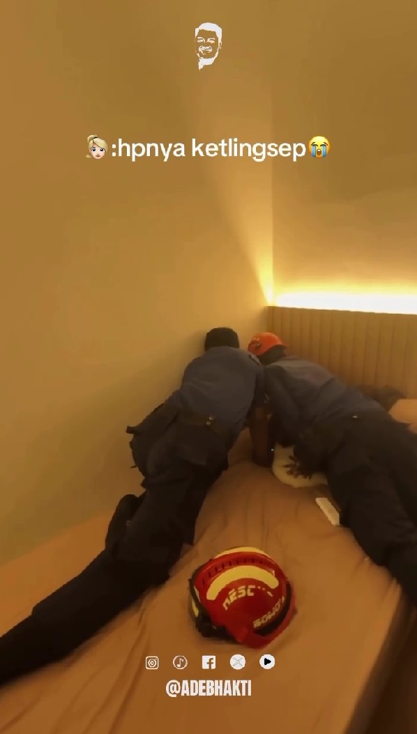 9 Potret damkar rescue HP yang jatuh di sela kasur dikira sepele padahal penuh effort, ini alasannya