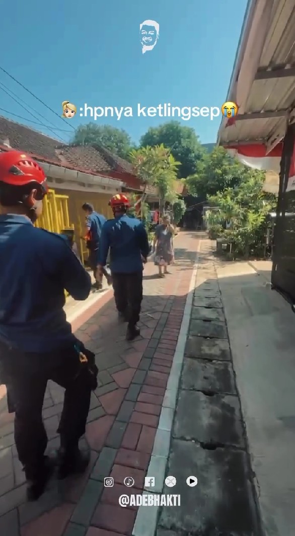 9 Potret damkar rescue HP yang jatuh di sela kasur dikira sepele padahal penuh effort, ini alasannya