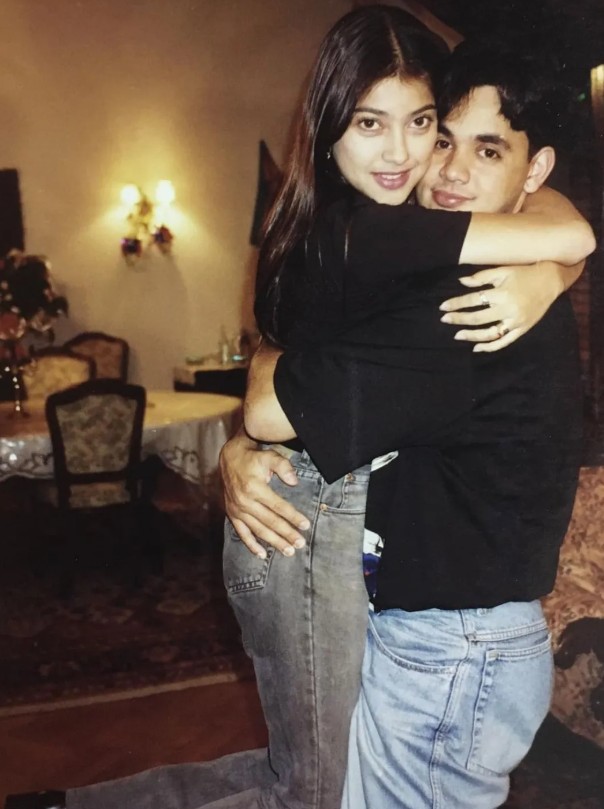 30 Tahun jalani pernikahan jarak jauh, 9 potret kebersamaan Sarah Azhari dan Pedro Carascalao