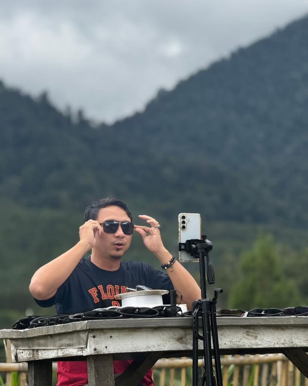 Jungkir balik Aden Bajaj saat sepi job, akui pernah jadi tukang potong ayam untuk sambung hidup