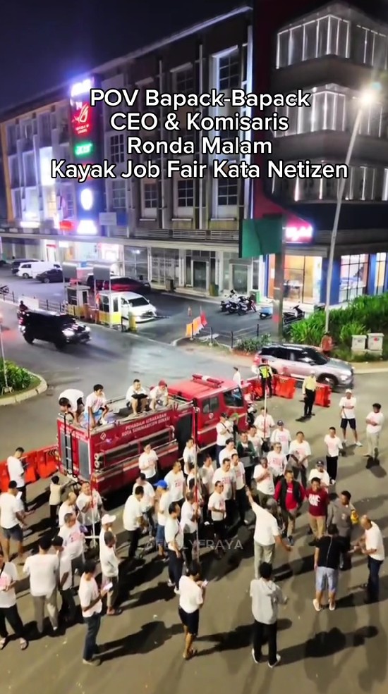 POV bapak-bapak CEO dan komisaris jaga komplek dengan ronda malam, vibesnya bak perkumpulan bisnis