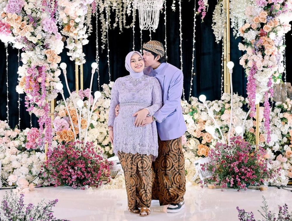 Pancarkan pesona wanita Jawa, begini potret cantik 9 anak penyanyi saat kenakan kebaya, gayanya elegan