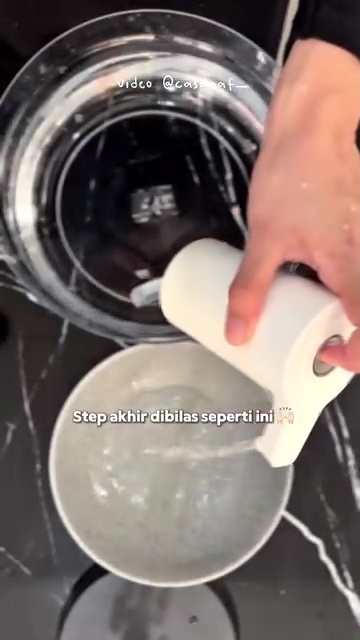 Tanpa sikat khusus, ini cara mudah bersihkan selang dispenser dekil berlumut bermodal 2 bahan dapur