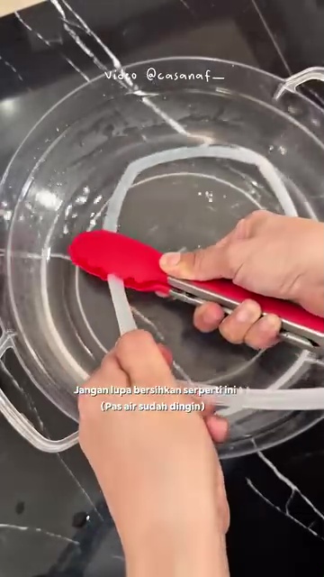 Tanpa sikat khusus, ini cara mudah bersihkan selang dispenser dekil berlumut bermodal 2 bahan dapur