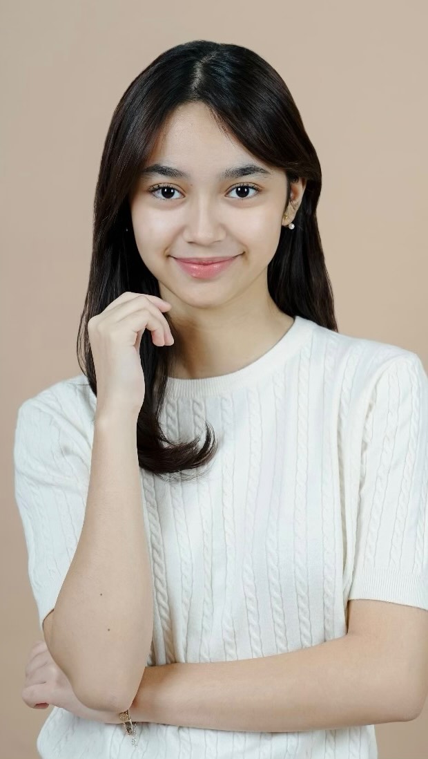 Jadi juara pertama Gadis Sampul, ini 8 potret terbaru Sydney Azkassyah Yusuf putri Cut Tari yang manis