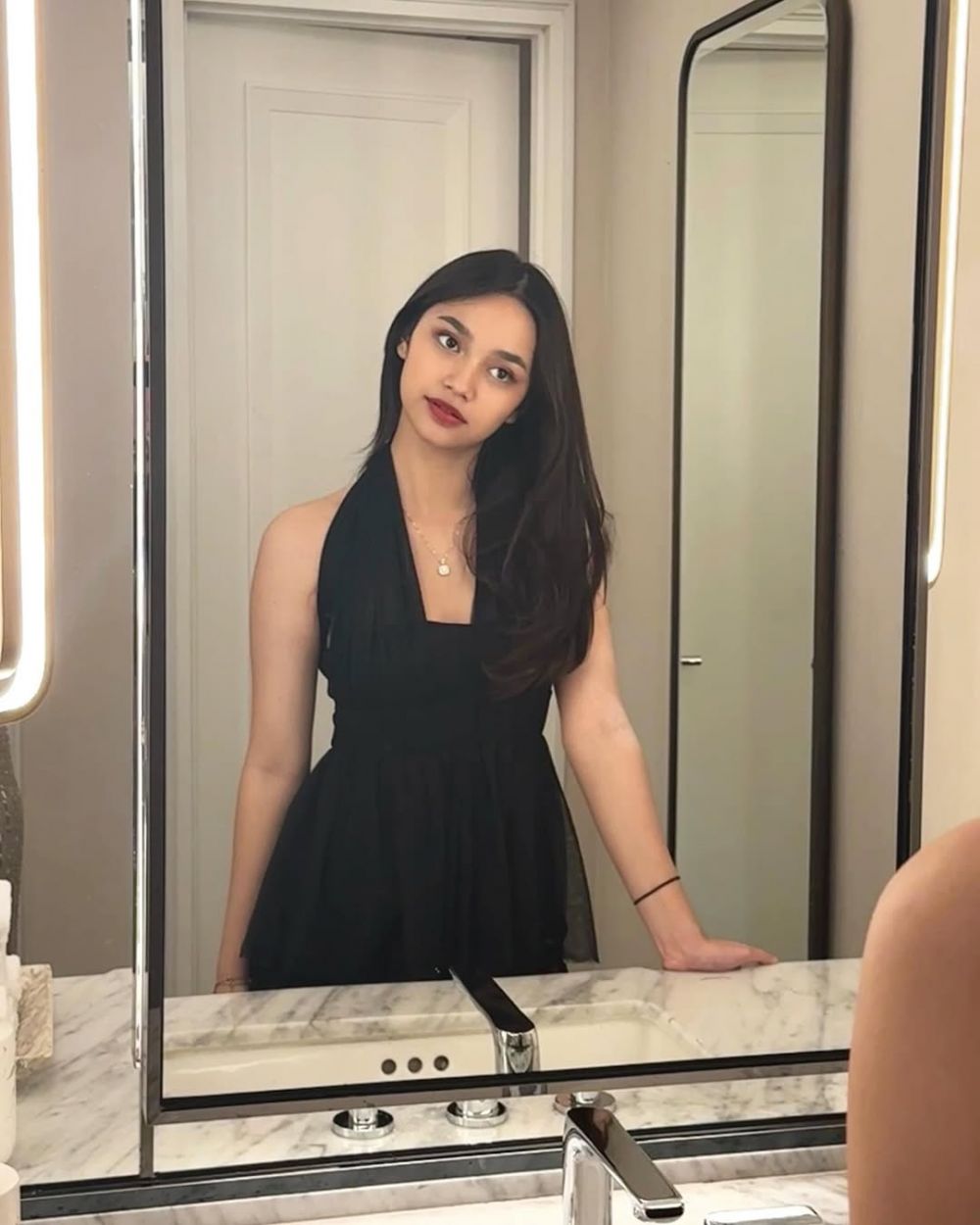 Jadi juara pertama Gadis Sampul, ini 8 potret terbaru Sydney Azkassyah Yusuf putri Cut Tari yang manis