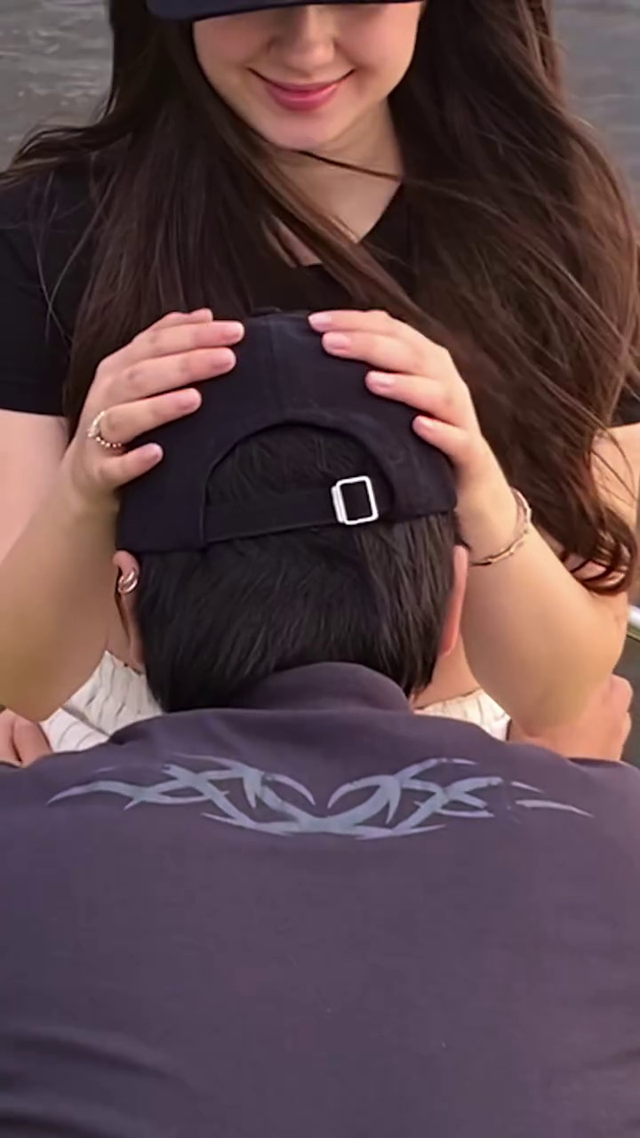 9 Potret Vika Kolensya umumkan kehamilan pertama, Billy Syahputra segera jadi ayah