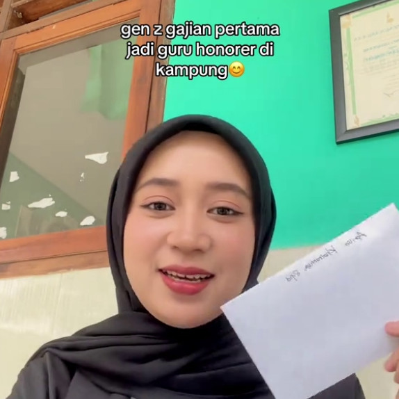 Wanita ini bagikan gaji guru honorer di kampung, syok hanya dibayar Rp12 ribuan per jam 