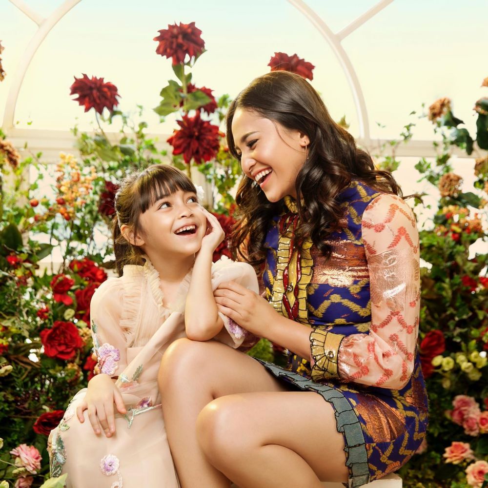 Gayanya kompak bak kakak-adik, intip 9 pemotretan Marshanda dan Sienna Kasyafani dalam berbagai tema