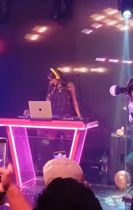 Usai lepas hijab Olla Ramlan kini terekam jadi DJ di klub malam, 9 potretnya jadi sorotan