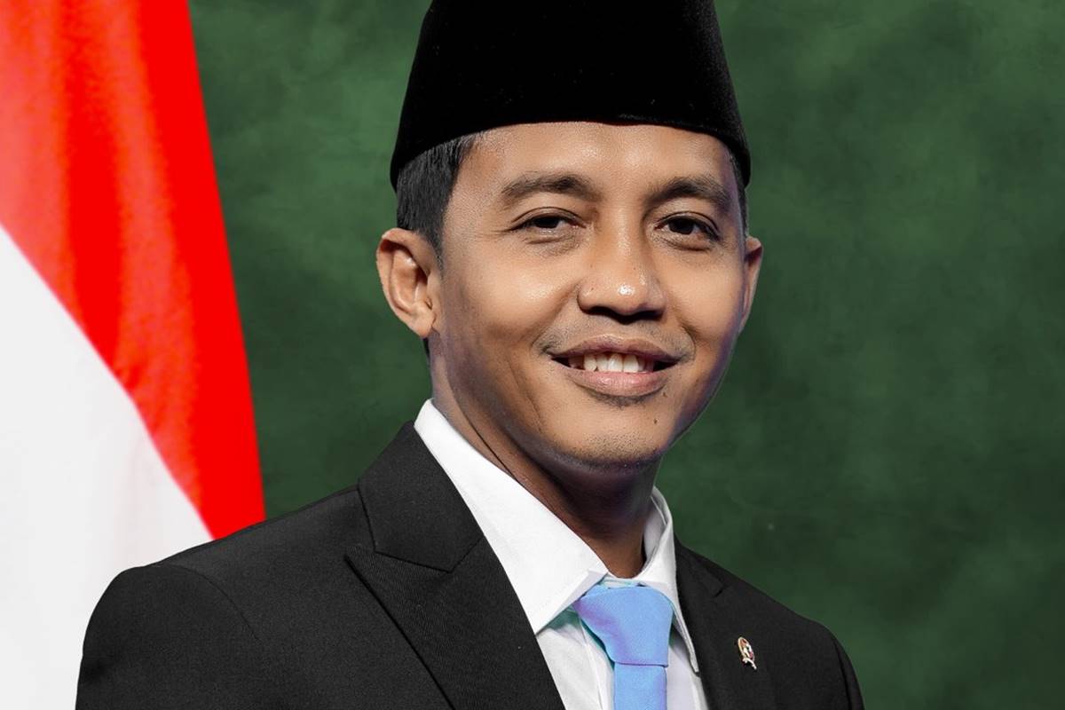 Sosok Raja Juli Antoni, menteri kehutanan yang viral usai main domino dengan tersangka pembalakan liar