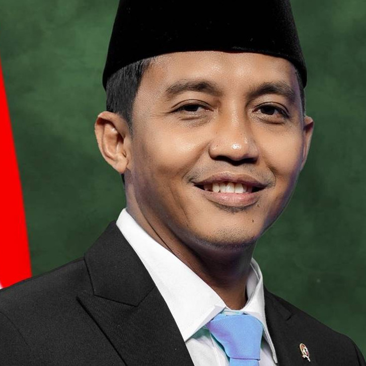 Sosok Raja Juli Antoni, menteri kehutanan yang viral usai main domino dengan tersangka pembalakan liar