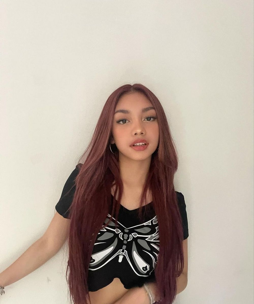 Patahkan standar cantik itu putih, ini 11 potret Naura Ayu yang percaya diri berkulit eksotis