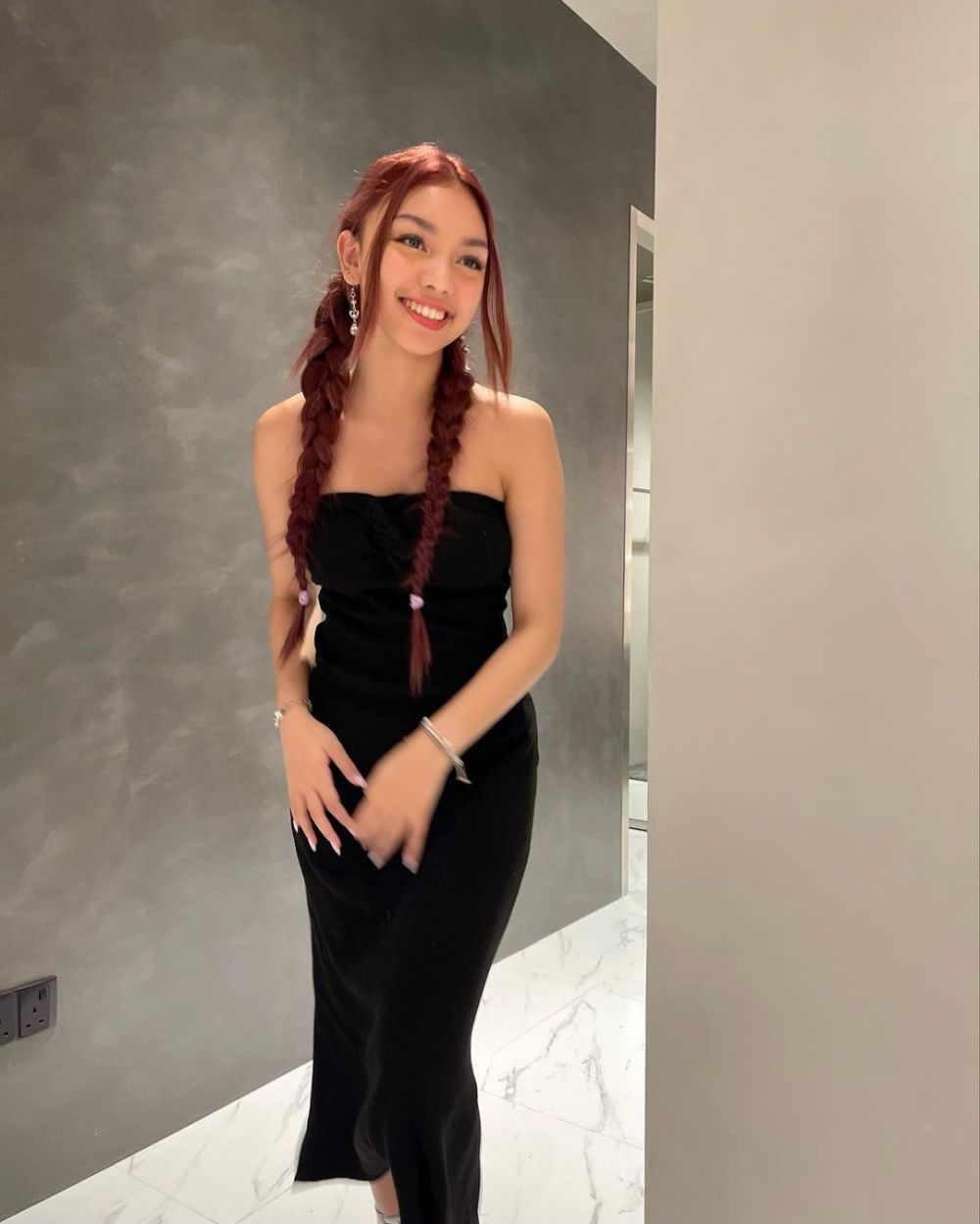 Patahkan standar cantik itu putih, ini 11 potret Naura Ayu yang percaya diri berkulit eksotis