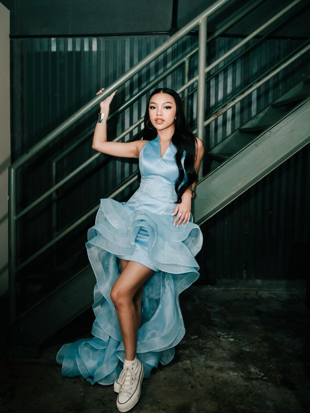 Patahkan standar cantik itu putih, ini 11 potret Naura Ayu yang percaya diri berkulit eksotis