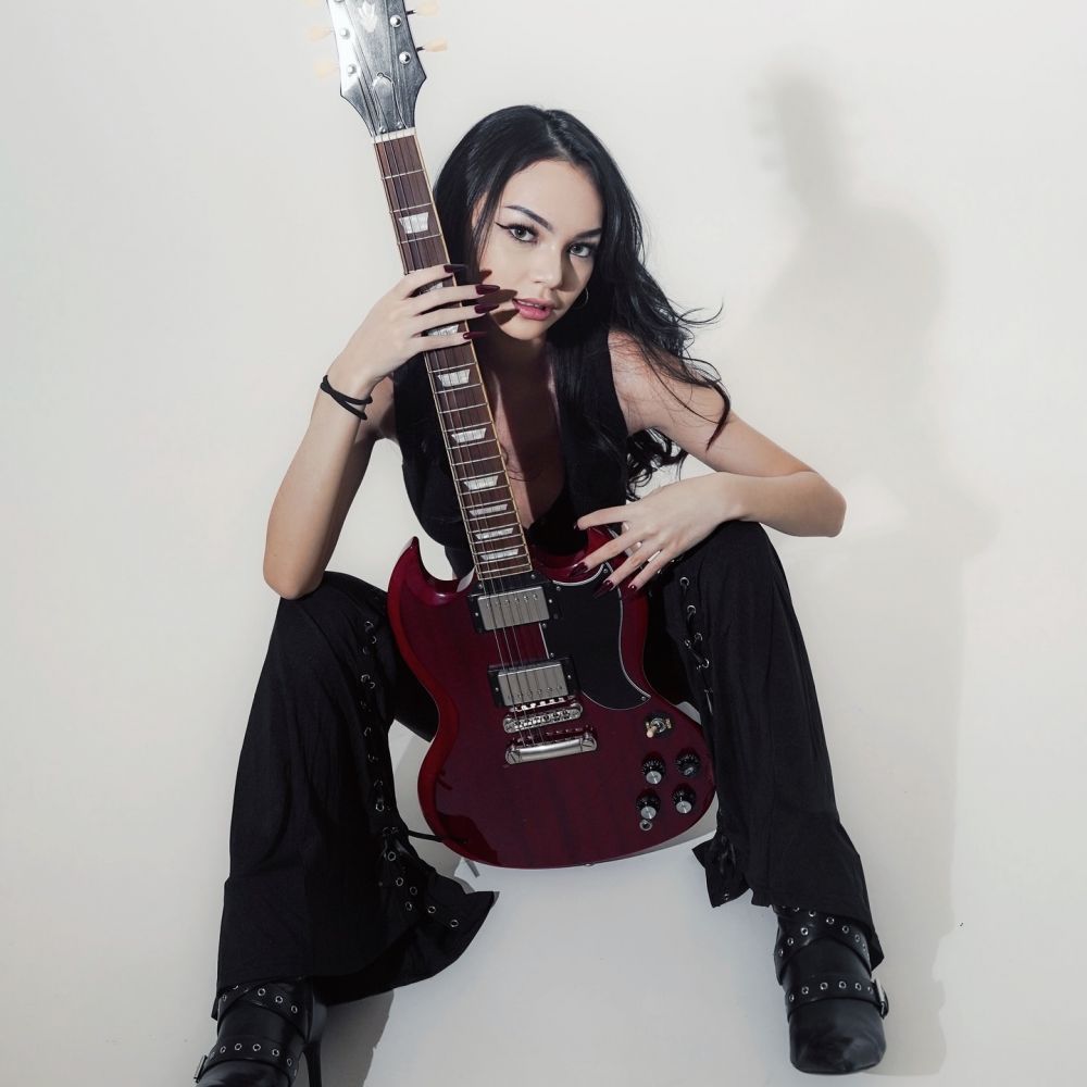 Jadi bungsu 4 bersaudara, intip 10 potret Shabina Mecca putri Sarita Abdul Mukti yang makin dewasa