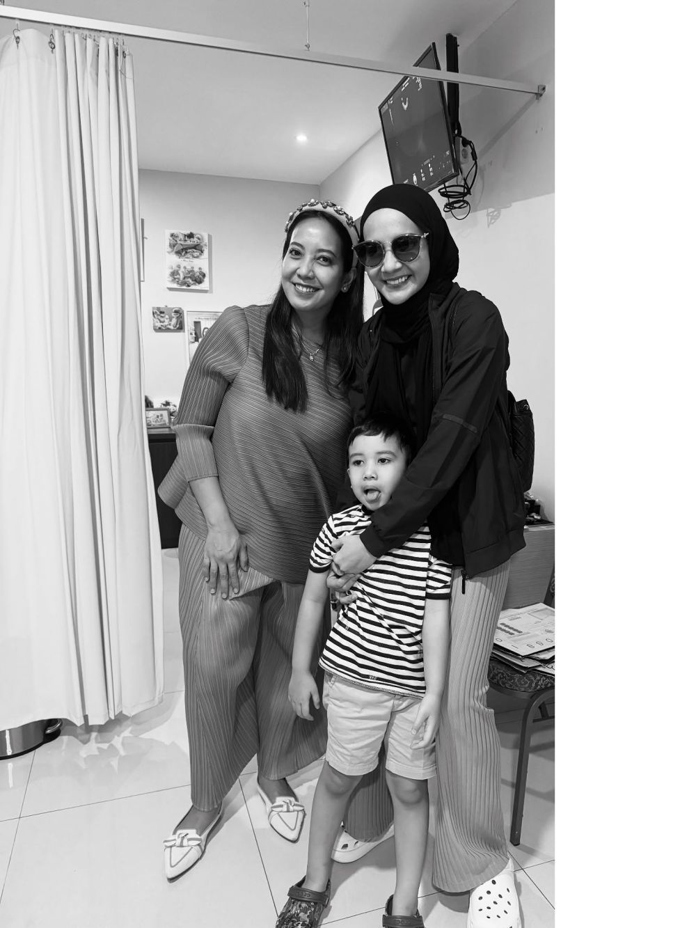 Zaskia Sungkar umumkan kehamilan kedua, ini 9 potret bahagianya saat jalani USG