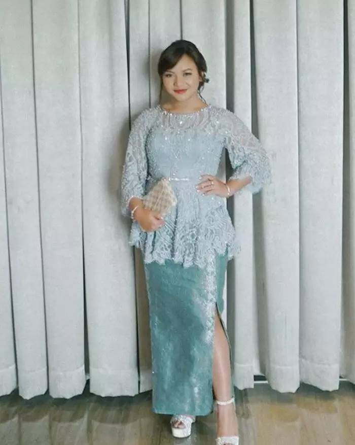 Paras lugunya manglingi, intip potret lawas 7 seleb saat wisuda SMA, Ayu Ting Ting cantik bersanggul