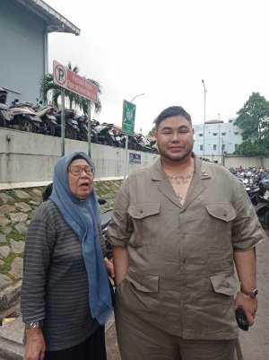 Viral nenek asal Palembang tagih uang Rp200 juta ke Ivan Gunawan, begini jawaban tegas sang desainer