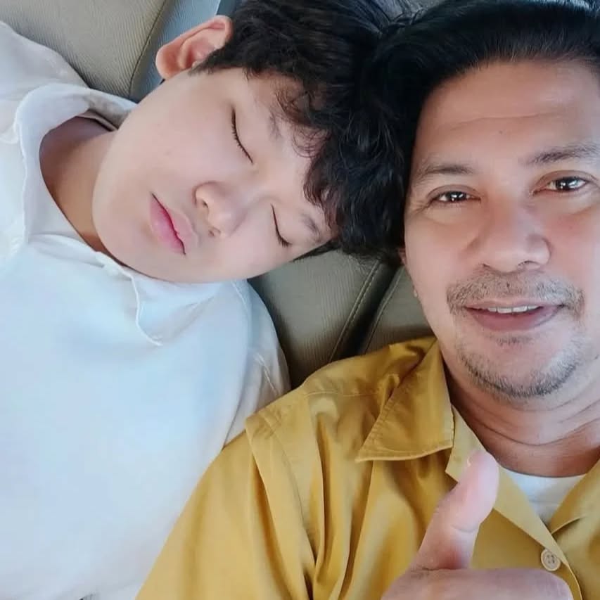 9 Potret kebersamaan Ronnie Sianturi dan anak angkatnya yang beda keyakinan, toleransinya panen pujian