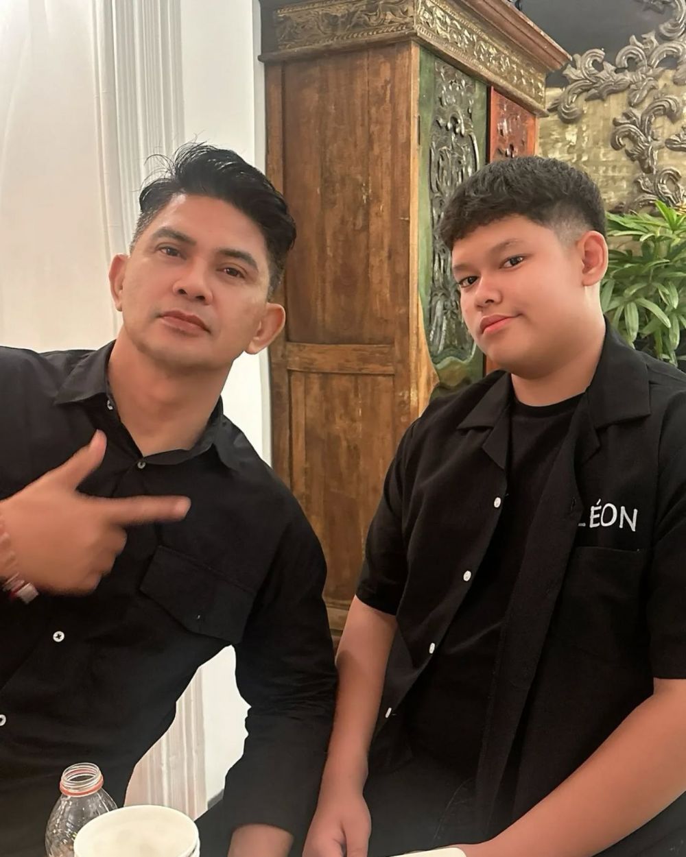 9 Potret kebersamaan Ronnie Sianturi dan anak angkatnya yang beda keyakinan, toleransinya panen pujian