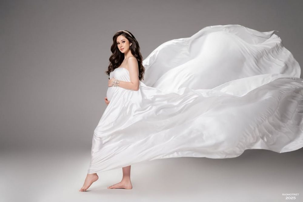 9 Potret maternity shoot Billy Syahputra dan Vika Kolesnaya bergaya simpel tapi elegan