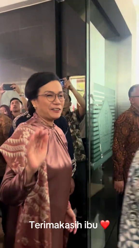 9 Momen perpisahan Sri Mulyani usai sertijab dari Menteri Keuangan, menangis saat pamit dengan pegawai